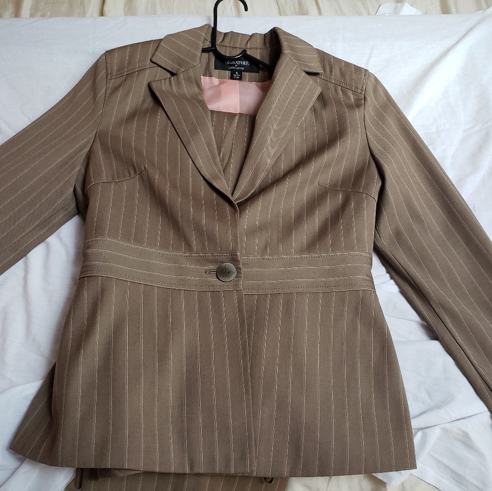 Pant suit